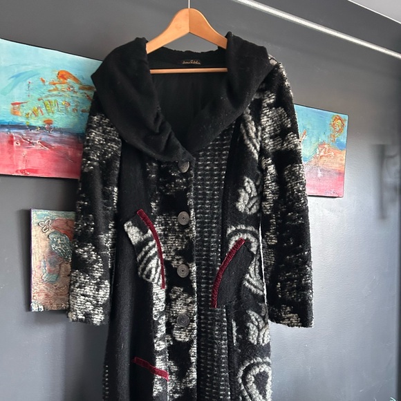High quality designer’s long coat,made from wool,priced for a quick sale! - Picture 1 of 3